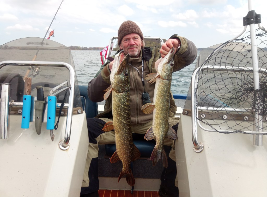 Dette billede har ingen alternativ tekst; filens navn er per-med-2-gedder.jpg